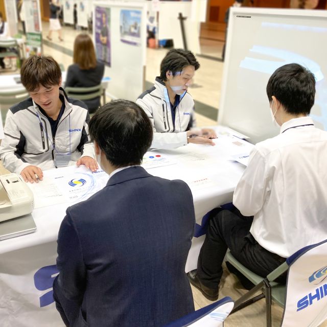 【合同企業説明会に参加しました！】
10/29（日）グランシップでの合同企業説明会風景です。
前回のフェアを上回る多くの方にご着席いただきました。

#shinx
#シンクス
#木工
#開先加工機
#パネルソー
#spn2
#製品
#ランニングソー
#NCルーター
#ルーター加工機
#NCボーリング
#静岡県焼津市
#合同企業説明会
#就職活動
#転職活動
#ご応募お待ちしております